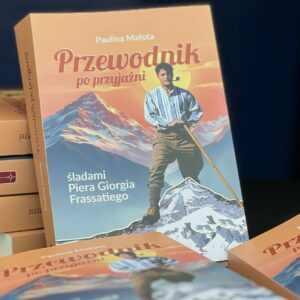 Książka "Przewodnik po przyjaźni śladami Piera Giorgia Frassatiego" z dedykacją autorki